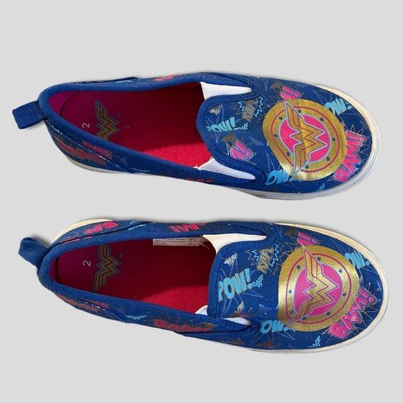 Girl’s Wonder Woman Canvas Slip-On Sneakers. Size 2 - Picture 3 of 6